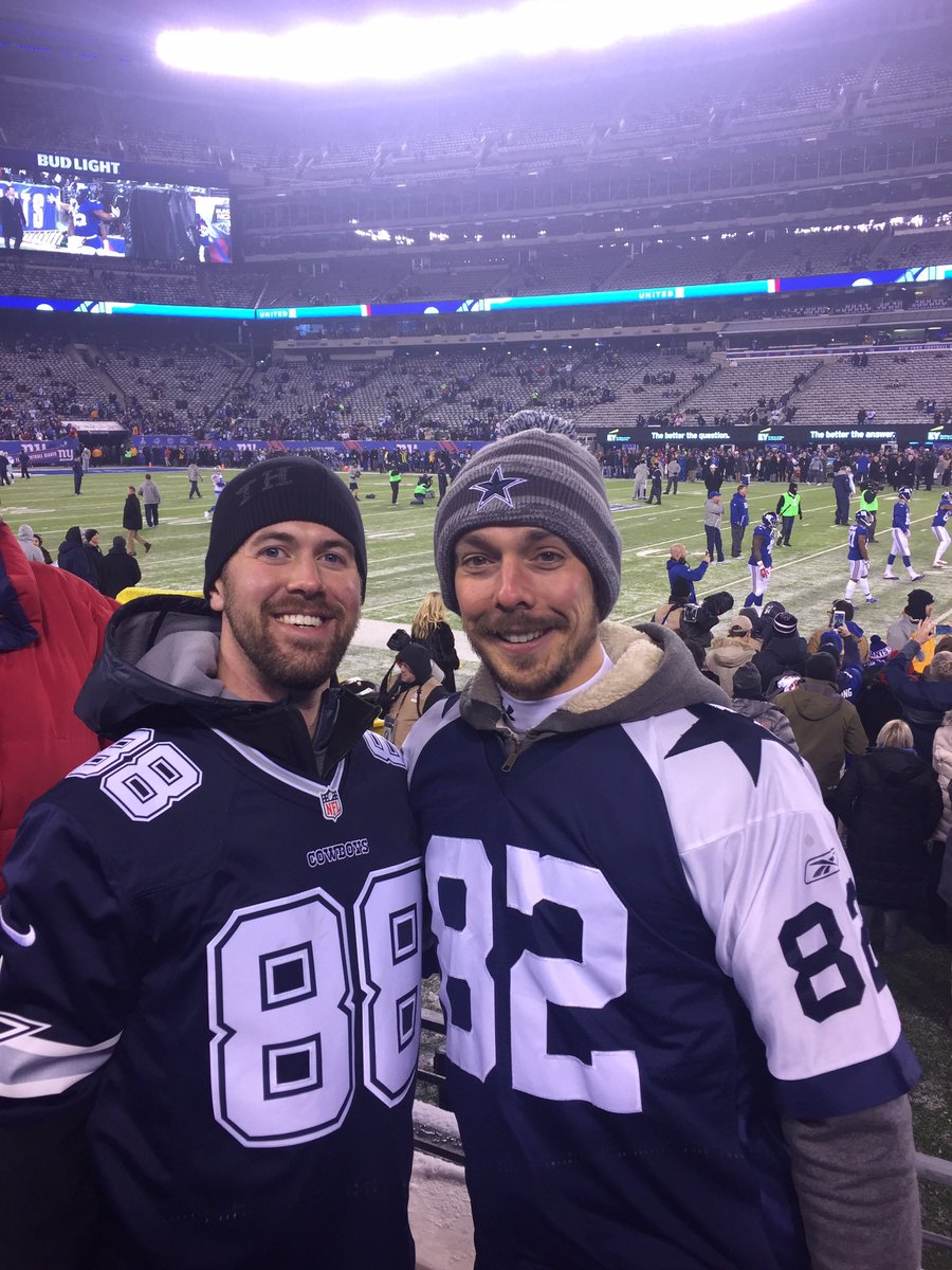 Nickporterhouse's tweet photo. @DezBryant Yessir! #throwupthex https://t.co/jh5uaAB0lp