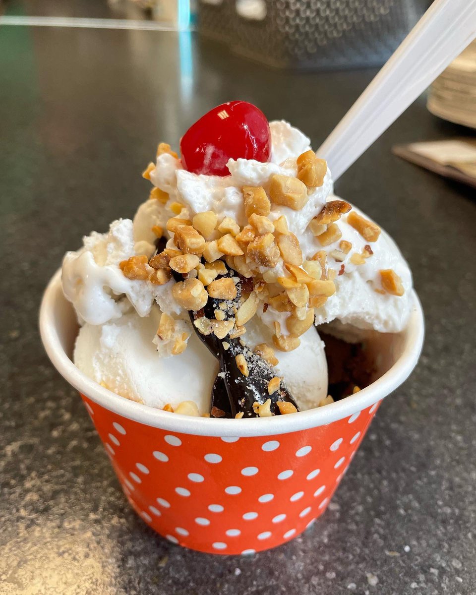 NET3140's tweet image. We’re heading off the heat with an ice cream sundae bar! Swipe to see some of our favorites ⏭
