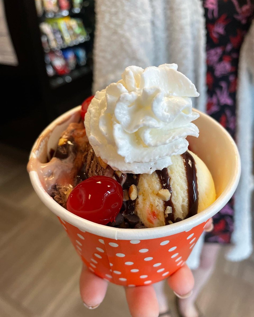 NET3140's tweet image. We’re heading off the heat with an ice cream sundae bar! Swipe to see some of our favorites ⏭
