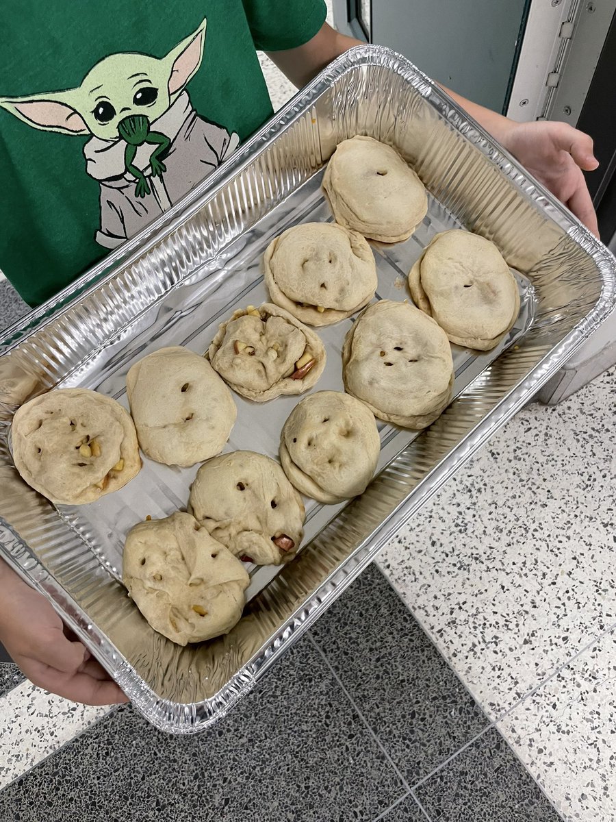 MsLaforet's tweet photo. My oh my, #CampDiscovery made PIE! We used our generous fruit delivery to make delicious peach and apple pies 🍎🥧🍑 #GECDSBSLP2022 @KellieLalonde10  @DarinTeach https://t.co/HspxKziVLe