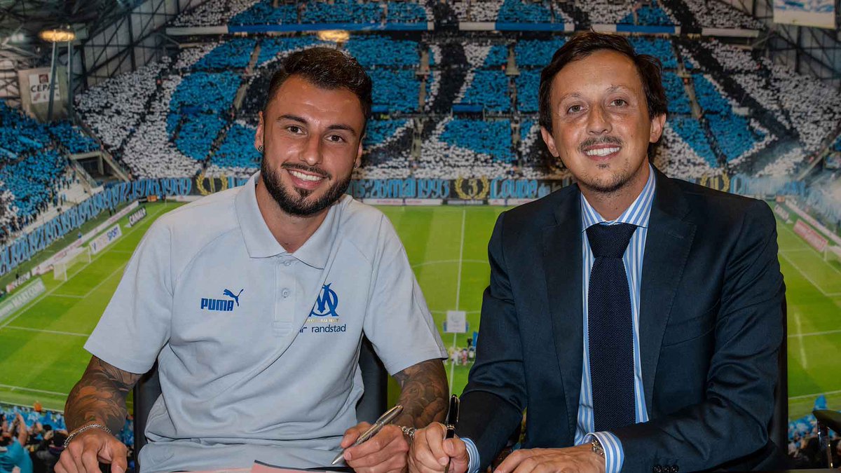 ActuFoot_'s tweet photo. 🚨 Jonathan Clauss signe un contrat de trois ans avec l’OM. 💙🤍

📸 @OM_Officiel https://t.co/AREC8YV0oq
