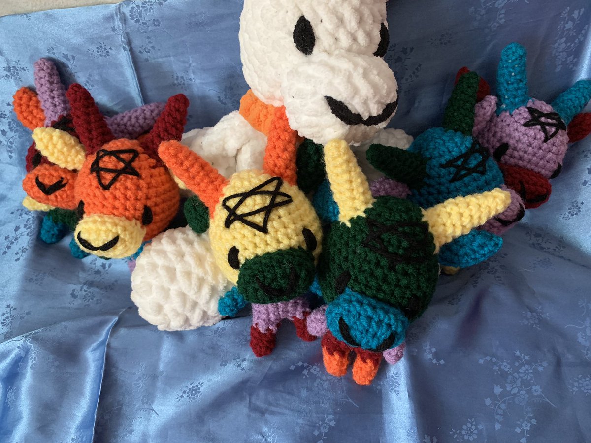 Crazie_GoatLady's tweet photo. Teddy Squirt is now a father of 6 rainbow babies https://t.co/mzAc5jThTW
