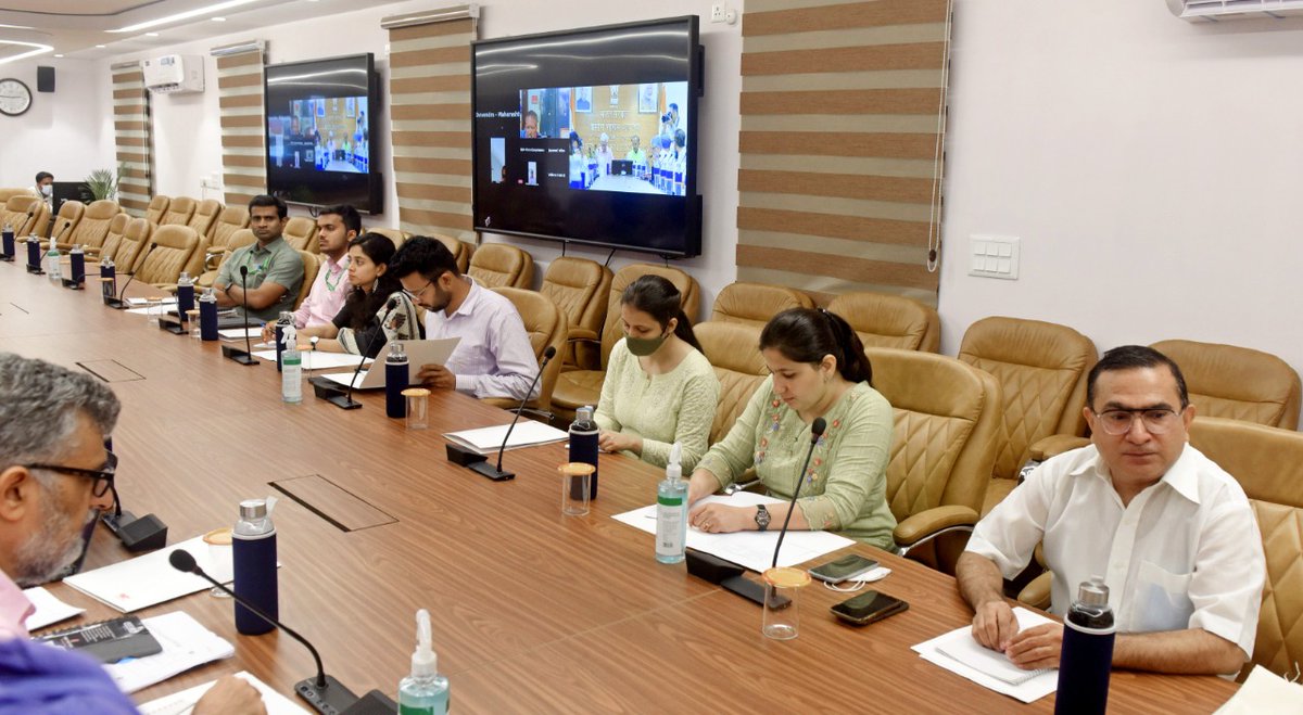 MoRD_GoI's tweet photo. The talk was attended by Shri Charanjit Singh, AS RL, with other senior officials of the Ministry and experts of the National Mission Management Unit (NMMU). State Mission Directors and staff of State Rural Livelihoods Mission (#SRLM) also participated in the talk. https://t.co/r8I6orkkUH