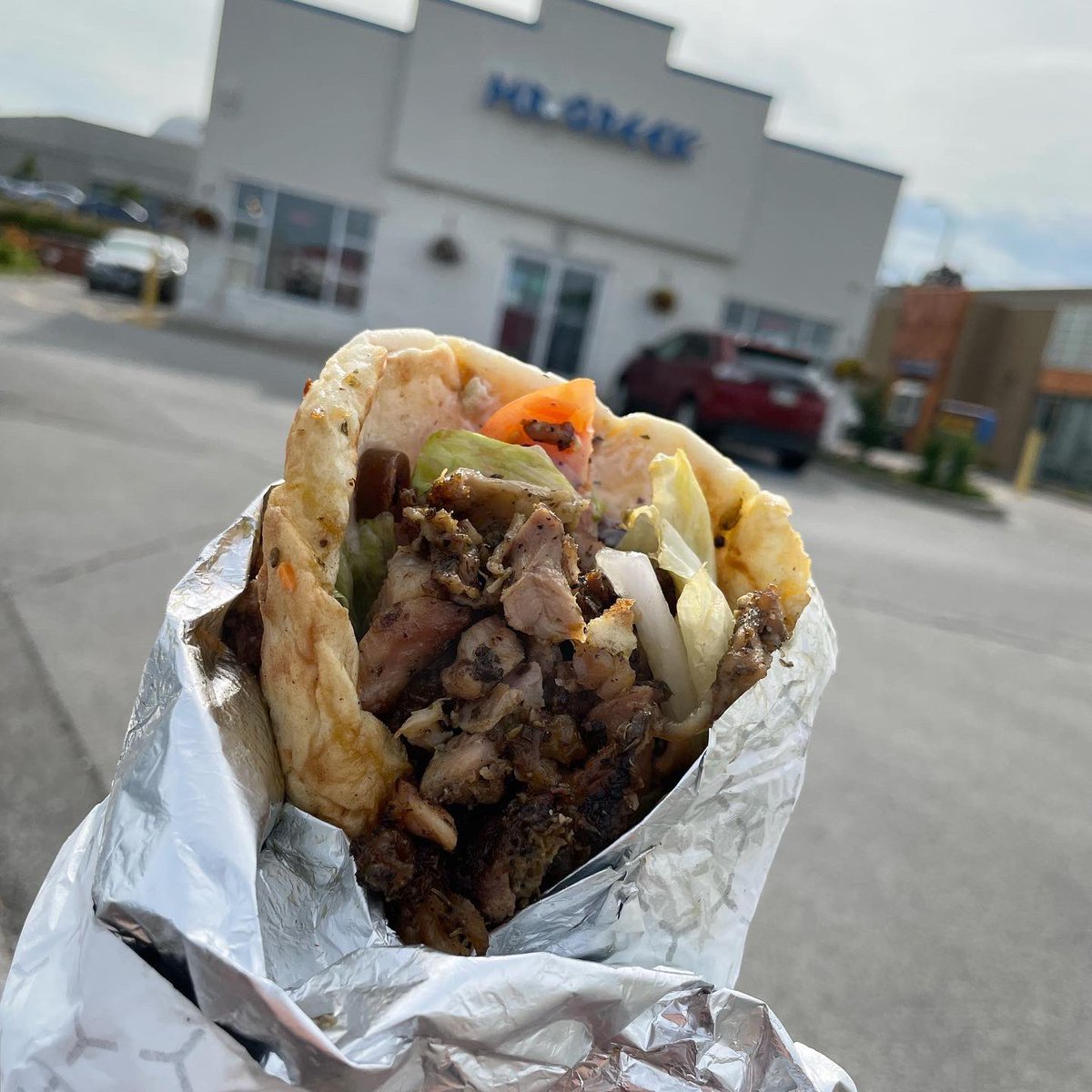 eatingyyz's tweet photo. Don't you dare turn that stove on. 😂 Head over to Mr. Greeks and grab some yum #GreekFood. I kept it simple and grabbed a #chickengyro on a pita. This location had a drive-thru! Gooooo and eeeat! 😁
ℹ️ #MrGreek
📍 855 Milner Ave, #Scarborough
#torontofood #takeoutto #eatingyyz https://t.co/wlMktr27dI
