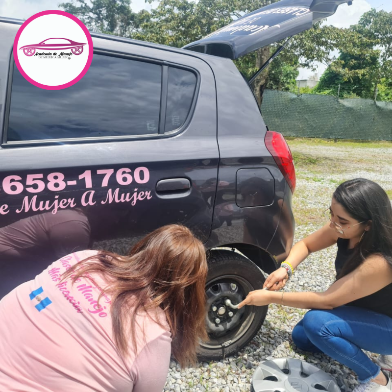 ManejoAcademia's tweet photo. Tú puedes ser la próxima experta al conducir. 🚗🚦 Ven y pierde el miedo a manejar, nosotras te ayudamos. 😚😉

☎ Naranjo Mall Tel: 2298 5692 https://t.co/eHNXuRzpeW