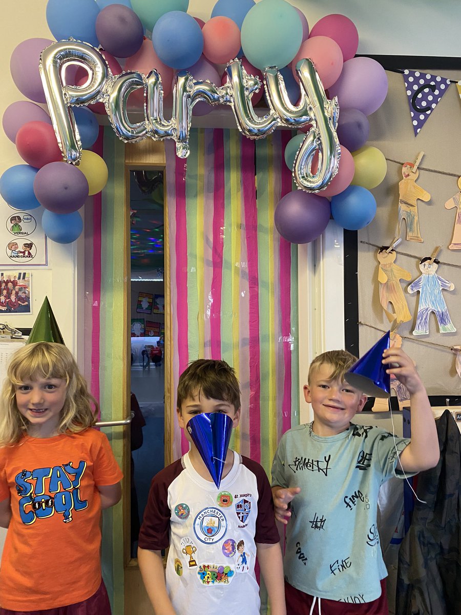 Miss Roberts tweet media