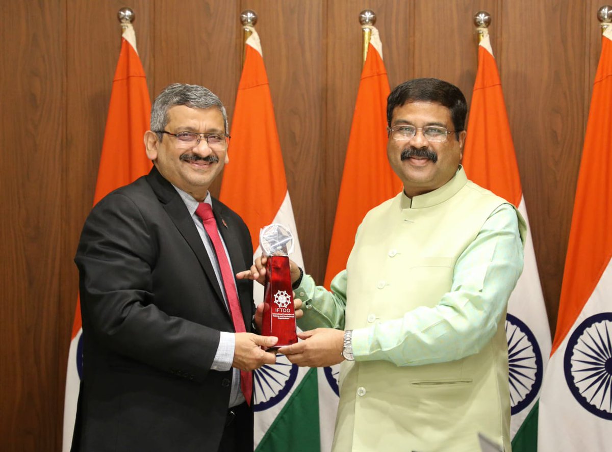 DirHR_iocl's tweet photo. Always an honour to interact with Hon'ble Union Education Minister Sh @dpradhanbjp. Met him today as IFTDO Past President &amp; thanked him for his kind patronage that made 49th IFTDO World Conference, held this May, a grand success. His valedictory speech truly elevated the event. https://t.co/3oWZlbtAyh