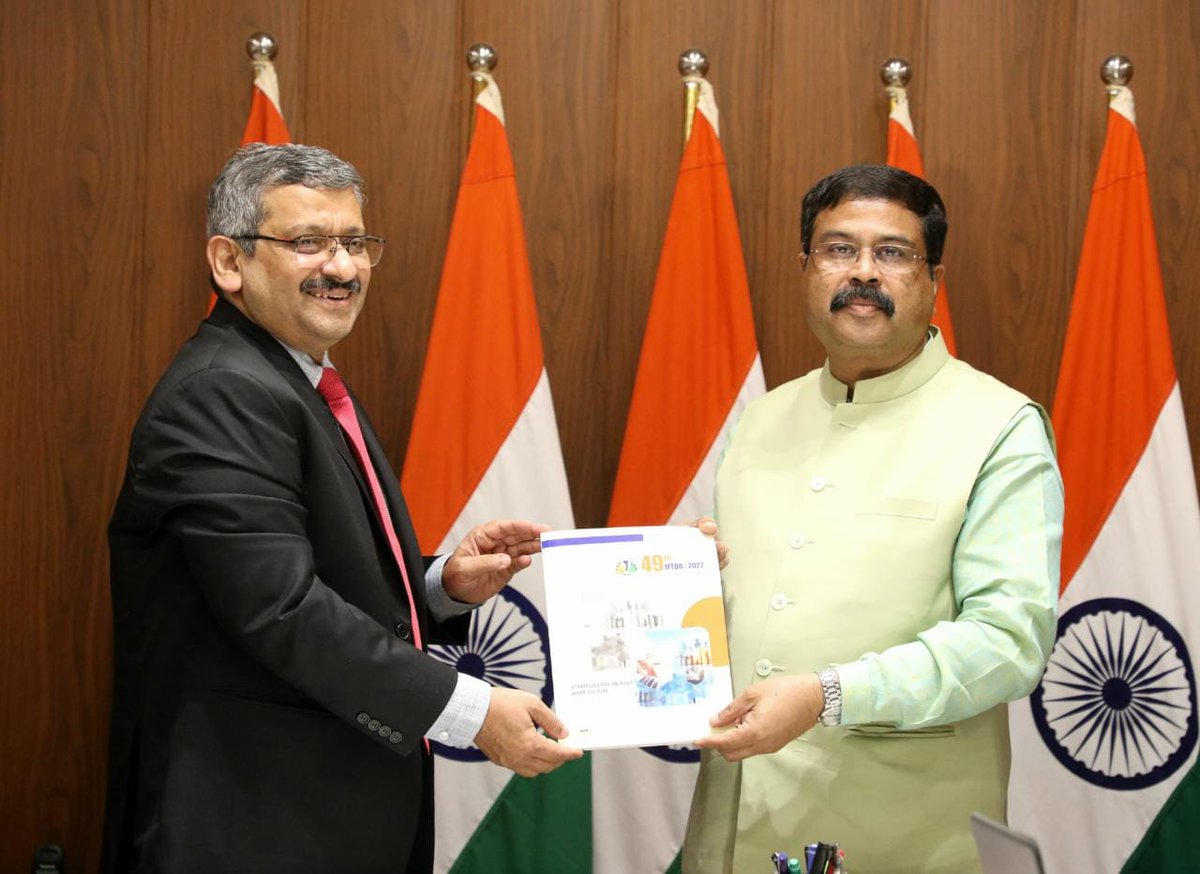 DirHR_iocl's tweet photo. Always an honour to interact with Hon'ble Union Education Minister Sh @dpradhanbjp. Met him today as IFTDO Past President &amp; thanked him for his kind patronage that made 49th IFTDO World Conference, held this May, a grand success. His valedictory speech truly elevated the event. https://t.co/3oWZlbtAyh