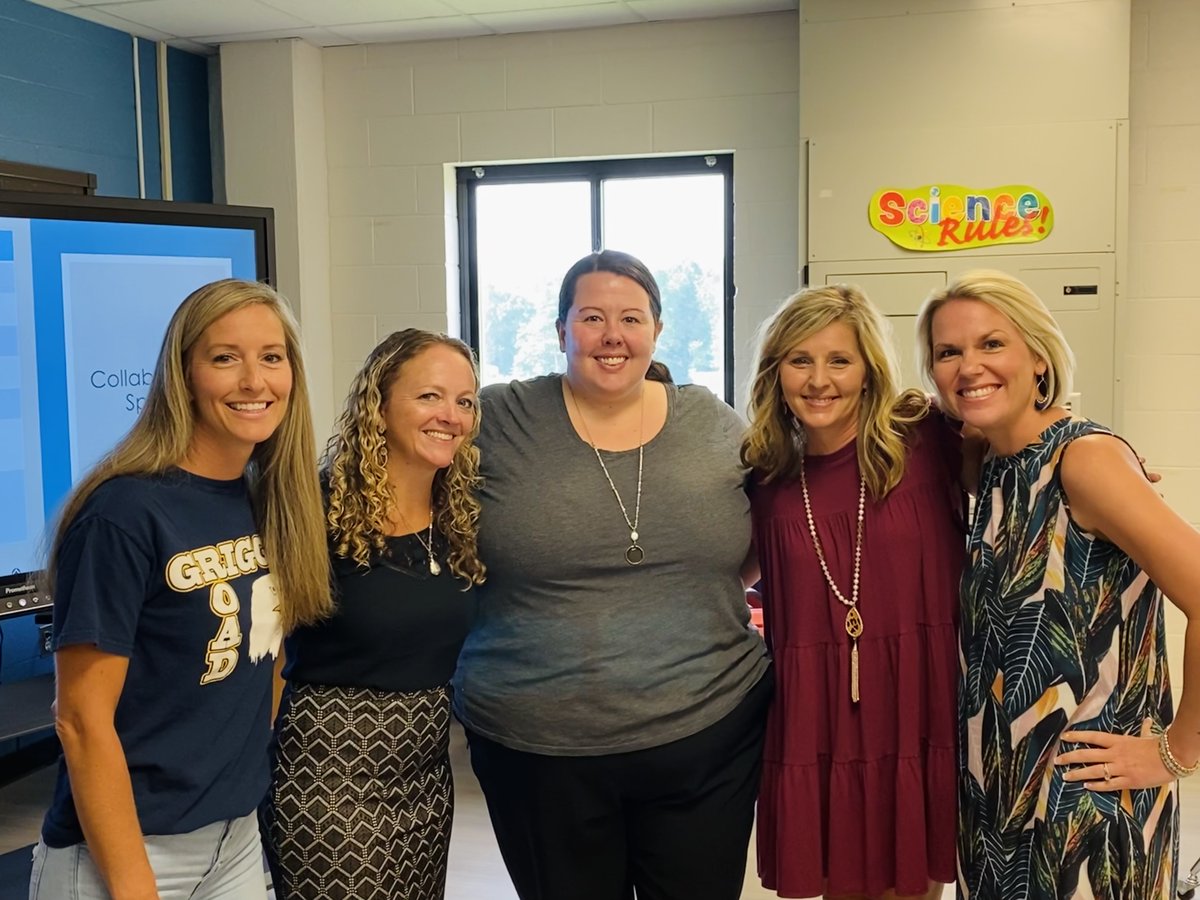 Joy_Dillon_'s tweet image. Thankful for a 2nd day of the PL mini conference hosted by @CloverEagles🍀, the leadership of @PersonalizeSC, and collaborative time with my @GriggsRoad team. This work is inspiring💡#PersonalizeGRE #PersonalizeCSD @keefs727