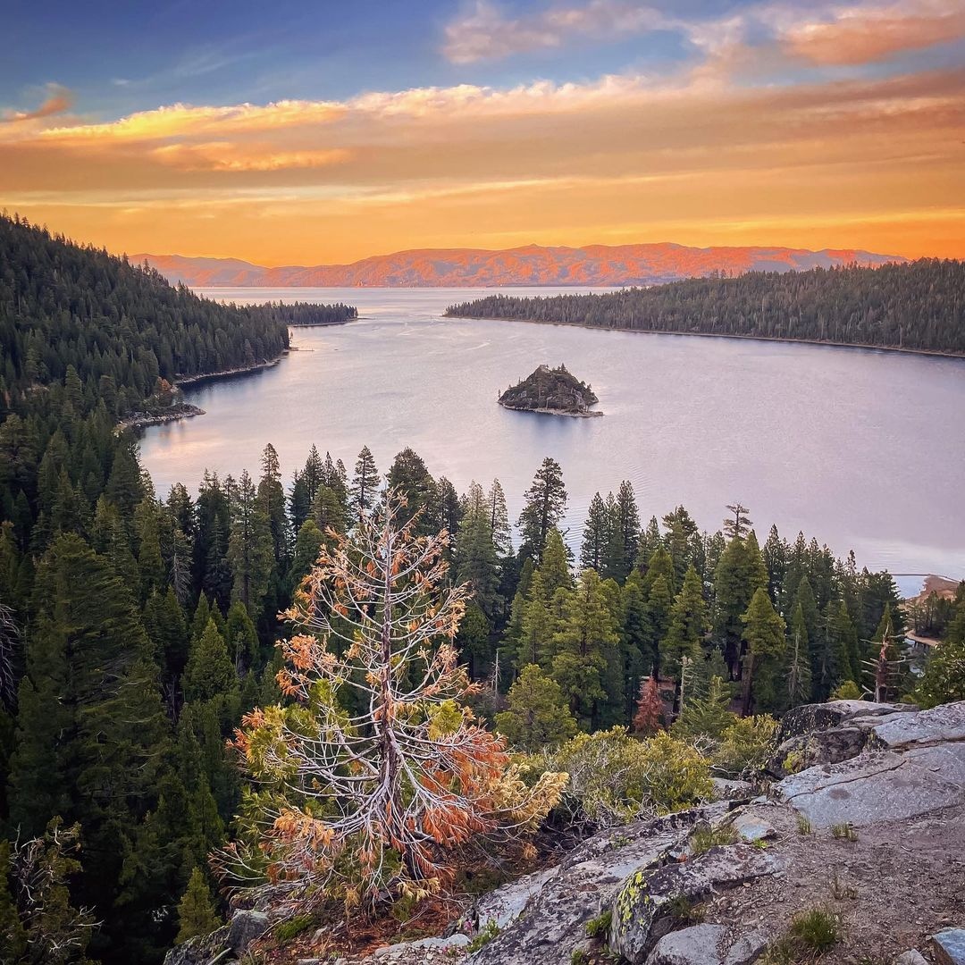 Fire on the mountain 🔥

Photo: instagram.com/elliotgilfix