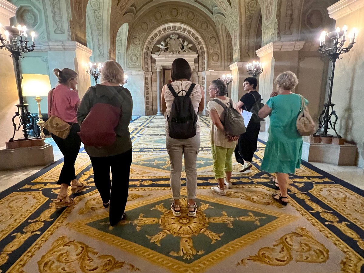 OsonaErc's tweet photo. Representants @OsonaErc visiten al #Parlament amb @raquelsans diputada i vicesecretària general de Feminismes per compartir propostes, projectes...  @Esquerra_ER  @ERCOsona @OsonaErc  @margaridafeliu @anna_alabern @nuria_carbones @nanialtimiras https://t.co/RlQ4AqJ0DQ