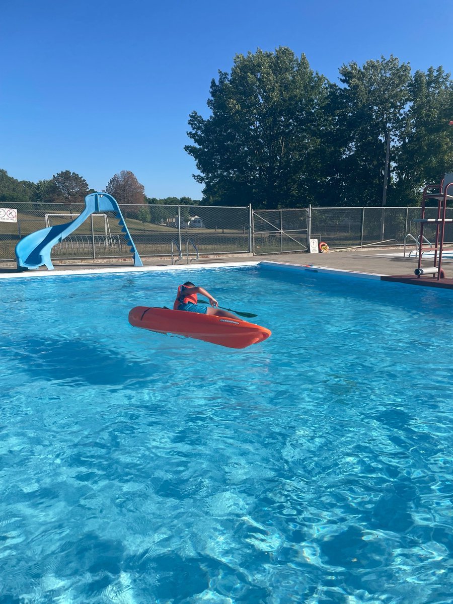 These swimmers at Northridge Pool learned about the importance of always wearing a lifejacket when in a boat! Come visit our pools this week to learn more about #drowningprevention and #boatingsafety

#lifesavingsociety #colaquatics #nationaldrowningpreventionweek #NDPW2022