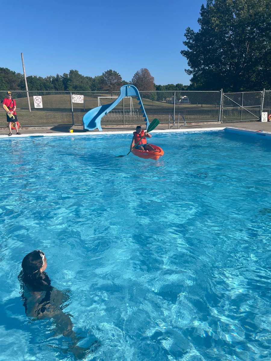 LondonAquatics's tweet photo. These swimmers at Northridge Pool learned about the importance of always wearing a lifejacket when in a boat! Come visit our pools this week to learn more about #drowningprevention and #boatingsafety

#lifesavingsociety #colaquatics #nationaldrowningpreventionweek #NDPW2022 https://t.co/95Nm0AlQ6V