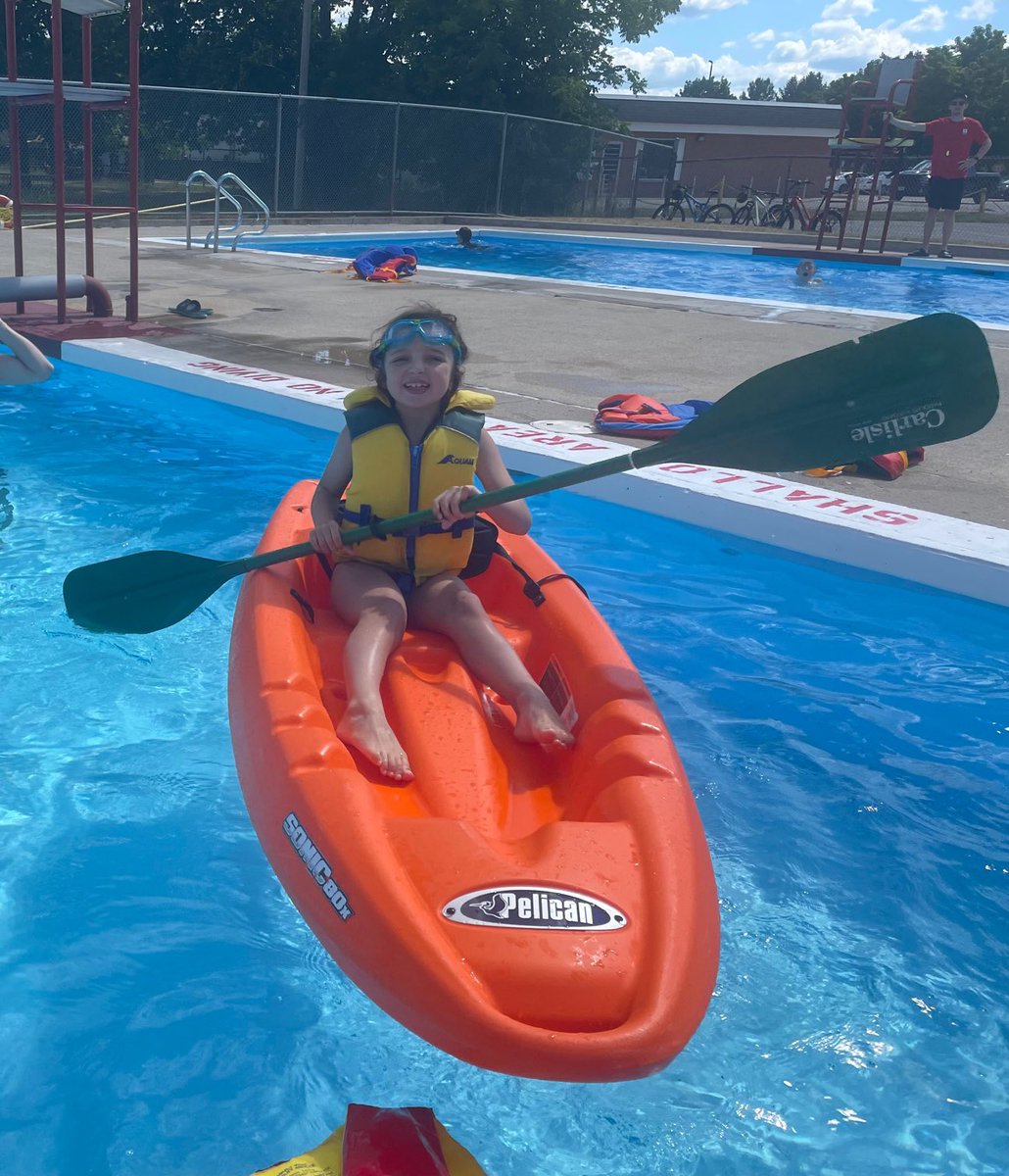 LondonAquatics's tweet photo. These swimmers at Northridge Pool learned about the importance of always wearing a lifejacket when in a boat! Come visit our pools this week to learn more about #drowningprevention and #boatingsafety

#lifesavingsociety #colaquatics #nationaldrowningpreventionweek #NDPW2022 https://t.co/95Nm0AlQ6V