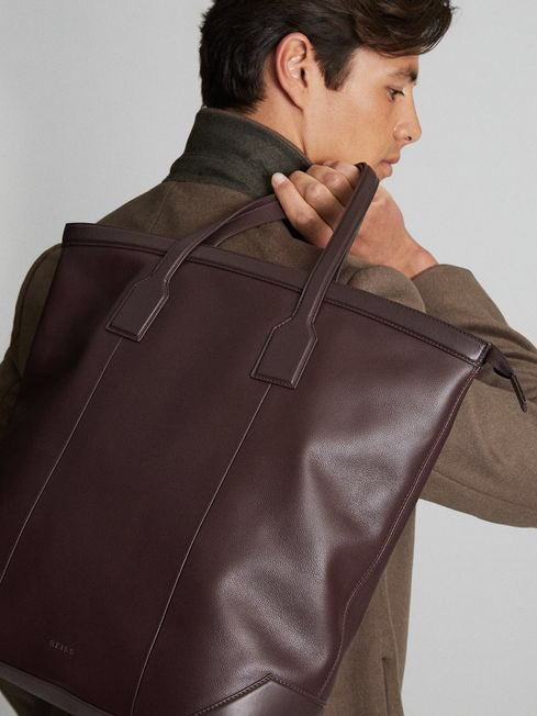 thebellebananas's tweet photo. Reiss ELLIOTT LEATHER TOTE BAG in Bordeaux is a contemporary style for carrying your essentials from A to B — Shop in Lagos & Abuja Nigeria via https://t.co/ilqhjgRMWv — #reiss #carryall #holdall #weekender #bags #leatherbag #bag #backpack #tophandlebag #travel #travelingbag https://t.co/AXJr4r2zsV