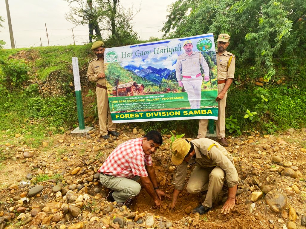 AuthorityJammu's tweet photo. Plantation drive held by JDA today in collaboration with Forest Deptt at JDA colony Birpur and Bahu Plaza. 375 plants of various species planted. V.C JDA, DFO Samba, Public representatives, locals, Bahu Plaza Association &amp; citizens from all walk of life participated in the drive https://t.co/tGvvE8EHf5