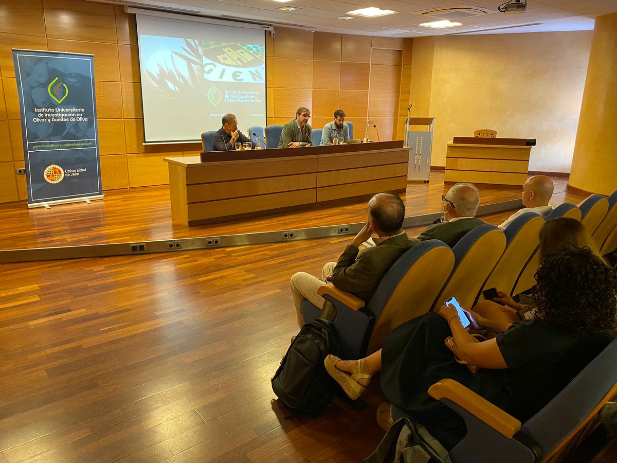 juangomezUJA's tweet photo. El Instituto Universitario de Investigación en Olivar y Aceites de Oliva de la @ujaen trabaja en el diseño de su plan estratégico, en el que se definirán las actuaciones a realizar para consolidarse como referente internacional. https://t.co/K7l54w18pm https://t.co/ck74FcgMim