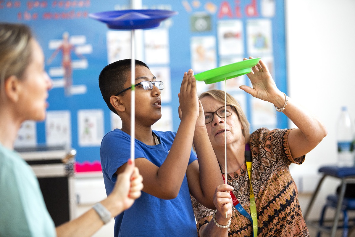 Learning to spin plates and juggle: pupils from Samuel Rhodes School enjoy a workshop from the National Centre for Circus Arts. A final event in the 2-week #11by11festival of free cultural activities for Islington schools. Have a great summer break everyone, from the #11by11 Team