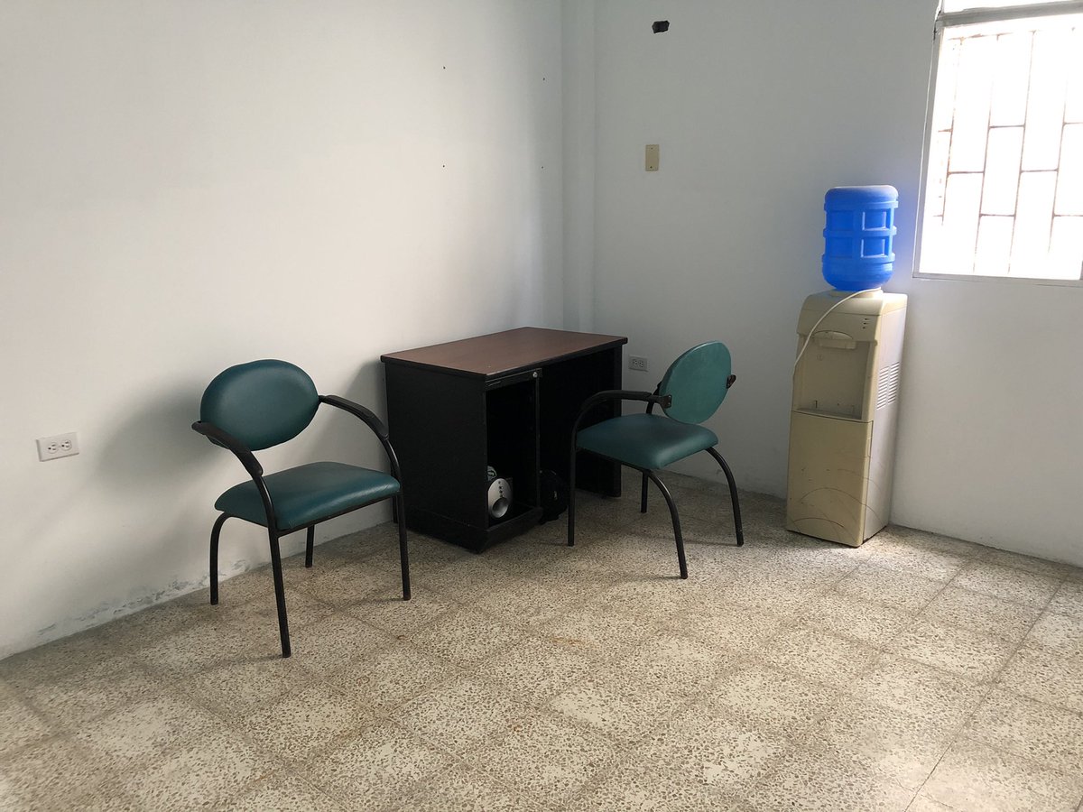 DianaIMaldonado's tweet photo. #Guayaquil Querida gente, pongo a su disposición casa con espacios para dar charlas, capacitaciones, foros, coworking, consultorios, oficinas, ferias. Ubicado en https://t.co/wJjGLSOPKu Parqueo en la parte de afuera. Tiendas y restaurantes a los alrededores. 

Interesadx: DM https://t.co/ETvFtFfMjI