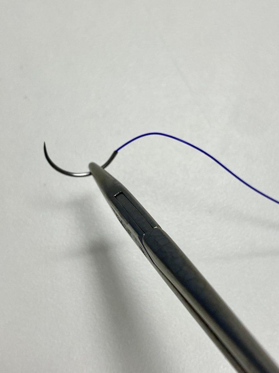 🧵of 🧵's. 
We've done chromic...now for one of the most versatile of all sutures...polydioxanone or PDS.

As usual, we'll go over some properties, a little history, and some of what each of the sizes are used for.