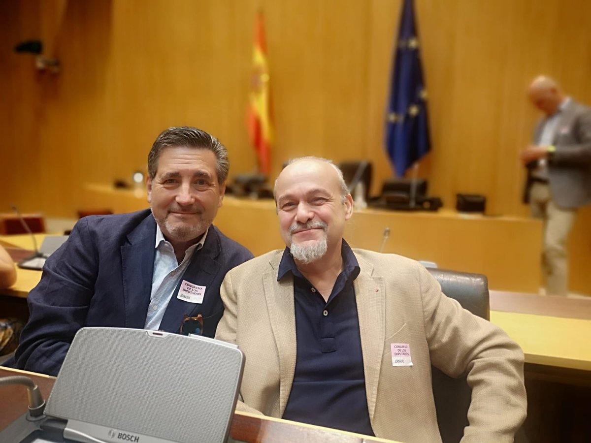 Hoy en <a href="/Congreso_Es/">Congreso</a> se ha hablado de #IgualdadReal,de proteger a TODAS las víctimas, de defender los derechos de menores.Un punto de inflexión para volver a la primera línea de debate parlamentario y legislar sin asimetrías. <a href="/ivanedlm/">Iván Espinosa de los Monteros</a>  <a href="/vox_es/">VOX 🇪🇸</a> <a href="/Asoc__Anavid/">Asociación ANAVID</a> <a href="/jemahuja/">Malostratosfalsos.com</a> <a href="/eledhmel/">Carla Toscano</a>