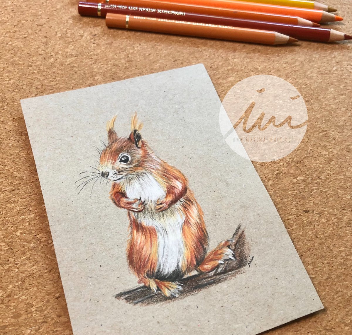 Noch mal als Foto. Es fragt eindeutig nach ein paar Nüssen! Habt ihr welche? 

🌰

#kleineKunstklasse #eichhörnchen #zeichnen