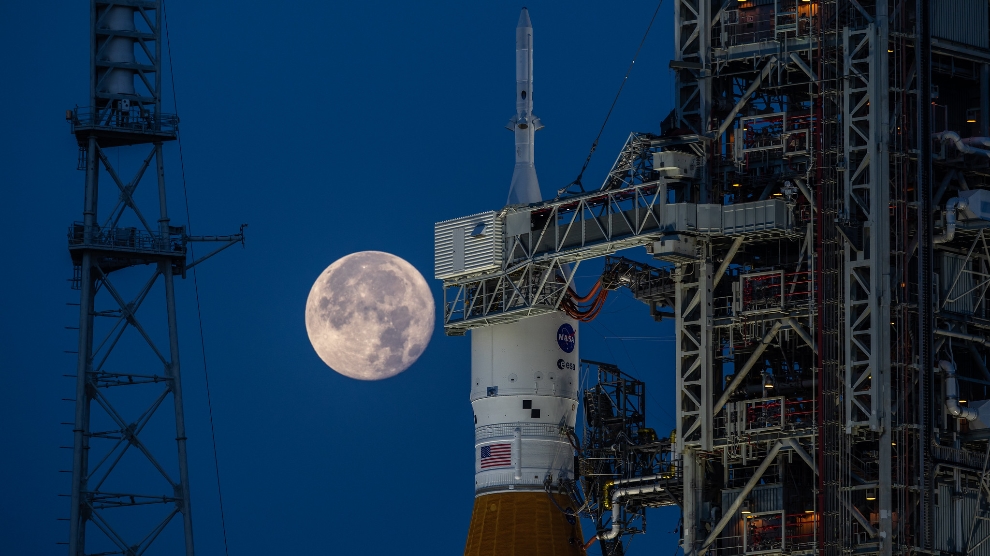 NASA sets tentative dates for Artemis I moon launch and more - mailchi.mp/spaceq/nasa-se… #newsletter #cdnspace #Artemis1 #NASA #JWST #UKSpace #MillenniumSpace #DARPA  #ispace #TMT #SpireGlobal