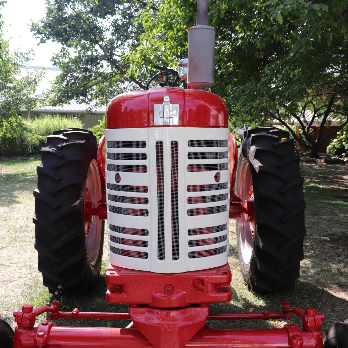 HyCapacity's tweet photo. We’re looking forward to seeing all the FFA tractor restorations at the Iowa State Fair next month! Have you ever restored a tractor? #Farmall450 #WideFrontWednesday

#TractorParts #HyCapacity #HeavyDutyTractorParts #AgParts #Farming #Tractors #Tractorlife https://t.co/ECyzeWur1N