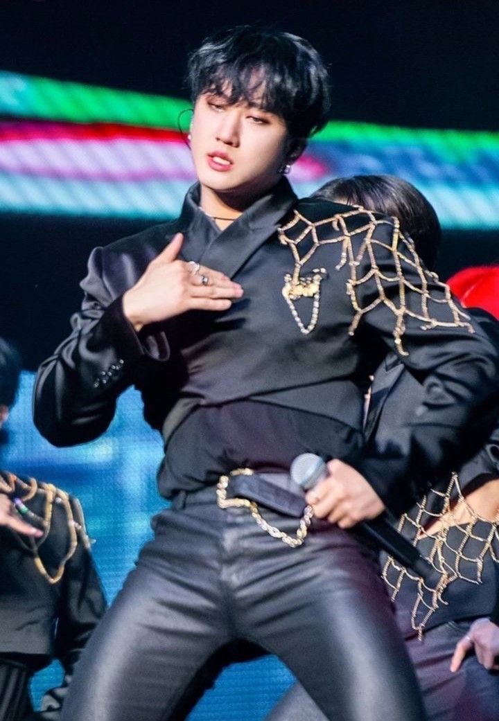 jiniret_skz_zoo's tweet photo. My dear #Changbin,how beautiful you are,I am again drowning in love for you,you are so incredible, stunning,crazy,who stole my heart?I won't survive next week.@Stray_Kids #SKZCODE #SeoChangbin  #창빈 #StrayKids #Changbinbestsinger #Changbingeniusrapper #LoveChangbin #チャンビン https://t.co/JuvTvs6b4c