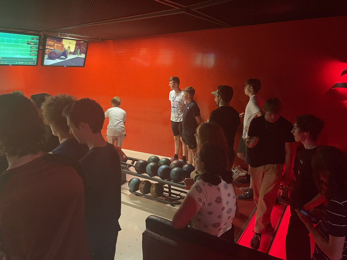IGSphilosophy's tweet photo. Let’s Bowl! @Ilkleygrammar #TeamIGS #Krakow22 https://t.co/Q1Veejp7JF