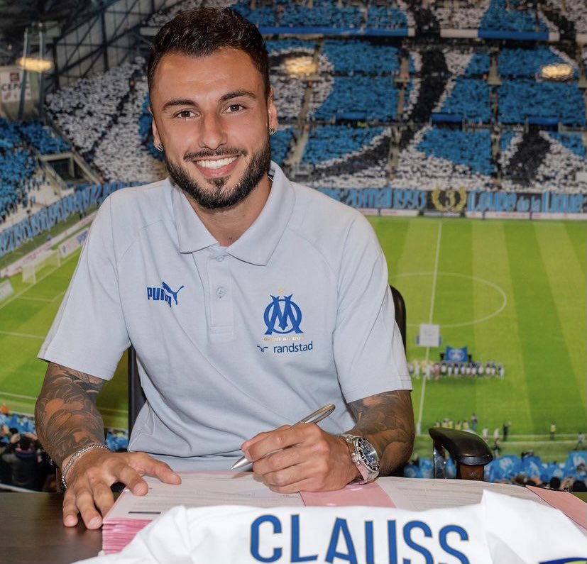 GuillaumeTarpi's tweet photo. 👉🏼Jonathan Clauss sur son Instagram : « Bien arrivé sur Mars ! Très fier et honoré de rejoindre ce club emblématique qu'est l’Olympique de Marseille. Prêt à défendre mes nouvelles couleurs et mouiller ce maillot pour vous ! » #TeamOM https://t.co/P06l0cyLcH