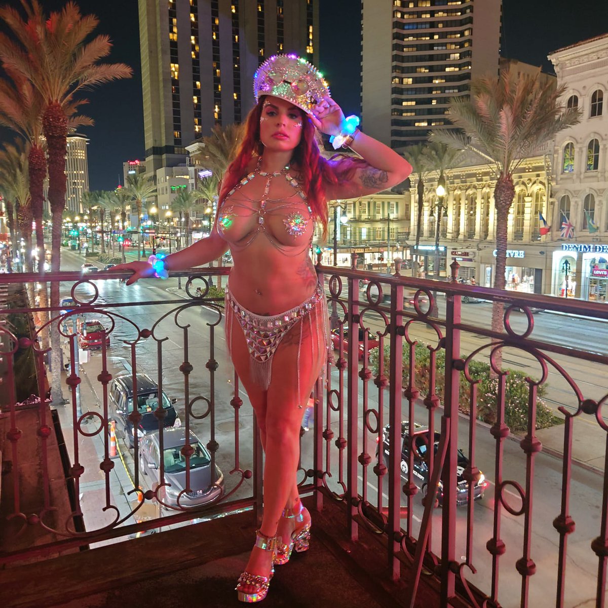 vlovelust's tweet photo. Bling bling party time.!
#NaughtyEvents #NaughtyNawlins https://t.co/swd2Ie5IWU