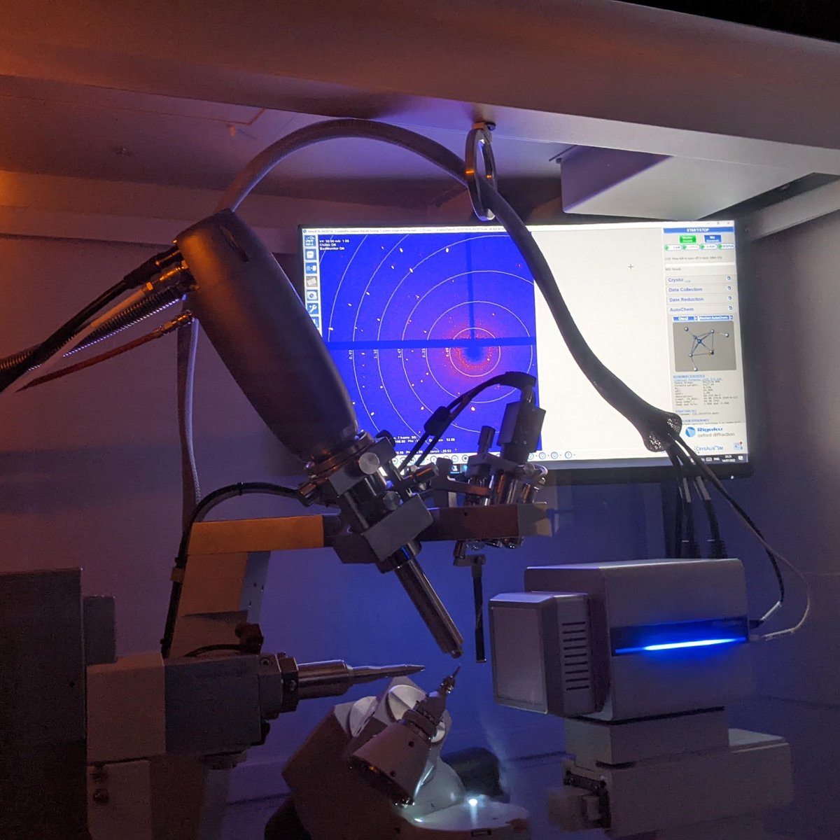WeiTinChen_CCMS's tweet photo. Powerful Synergy-S successfully installed at Center for Condensed Matter Sciences, National Taiwan University!!! Thanks to @rigaku and @Almax_easyLab , now it's squeeze 'n Bragg time! #DiamondAnvilCell #ExtremeCondition #Crystallography https://t.co/UXFISkgEYj