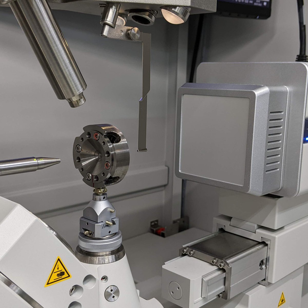 WeiTinChen_CCMS's tweet photo. Powerful Synergy-S successfully installed at Center for Condensed Matter Sciences, National Taiwan University!!! Thanks to @rigaku and @Almax_easyLab , now it's squeeze 'n Bragg time! #DiamondAnvilCell #ExtremeCondition #Crystallography https://t.co/UXFISkgEYj