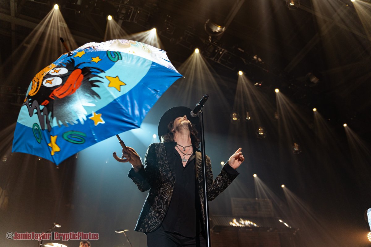 concertaddicts's tweet photo. Photo gallery of @theblackcrowes  + @dlo3music performing at @AbbyCentre  in #Abbotsford #BC by @cryptic_photos. https://t.co/LDEpnbTStW #BlackCrowes #ChrisRobinson https://t.co/8AxQsM4dhx