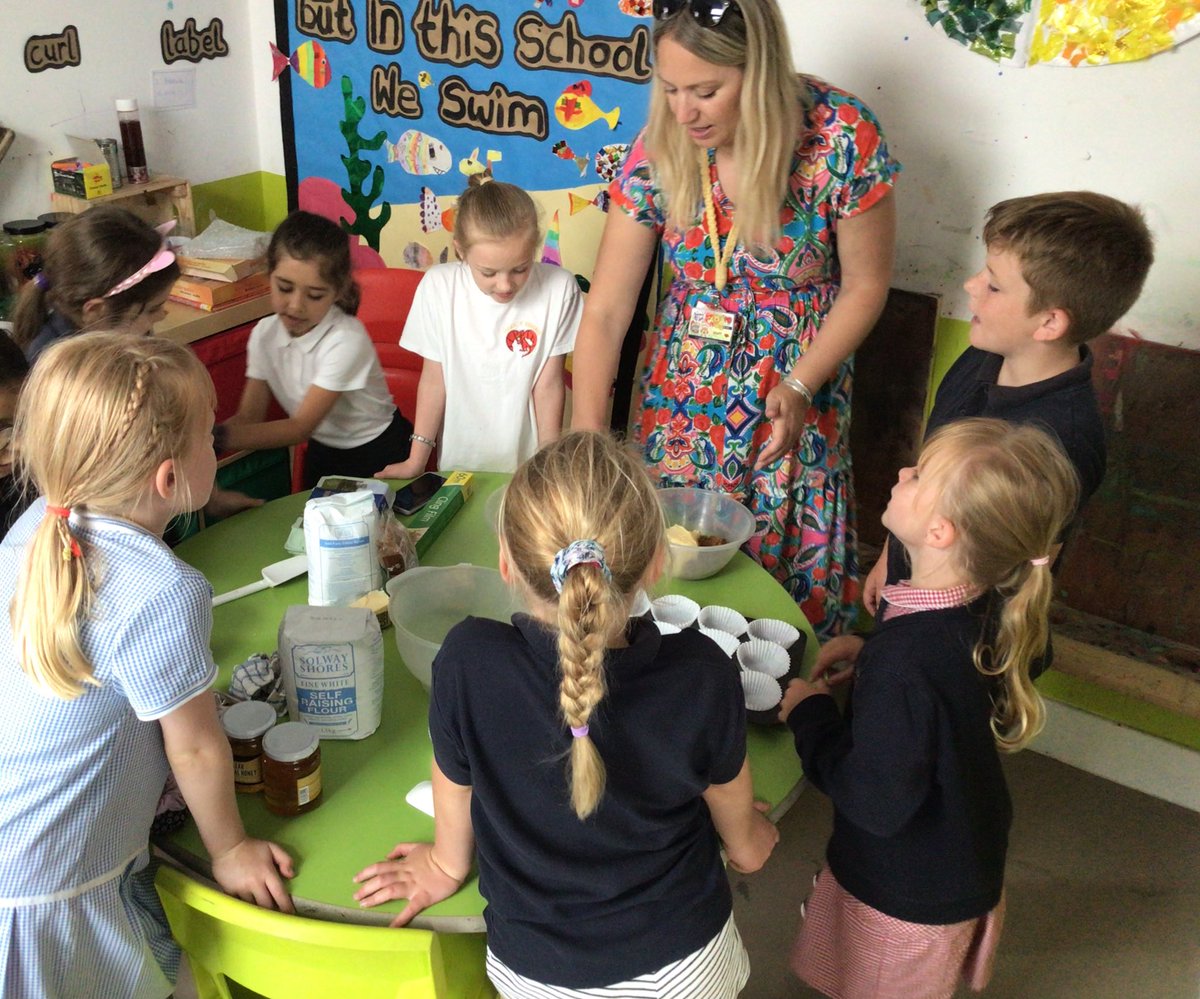 ysgolyddraig's tweet photo. #YYDrheidol Ending our day making honey cakes which we will be selling after school tomorrow. This will help us to finish our #YYDEnterprisingTroopers project that we have been working on as part of our Learner Action Group! #YYDlearneraction https://t.co/g1Svznnswi