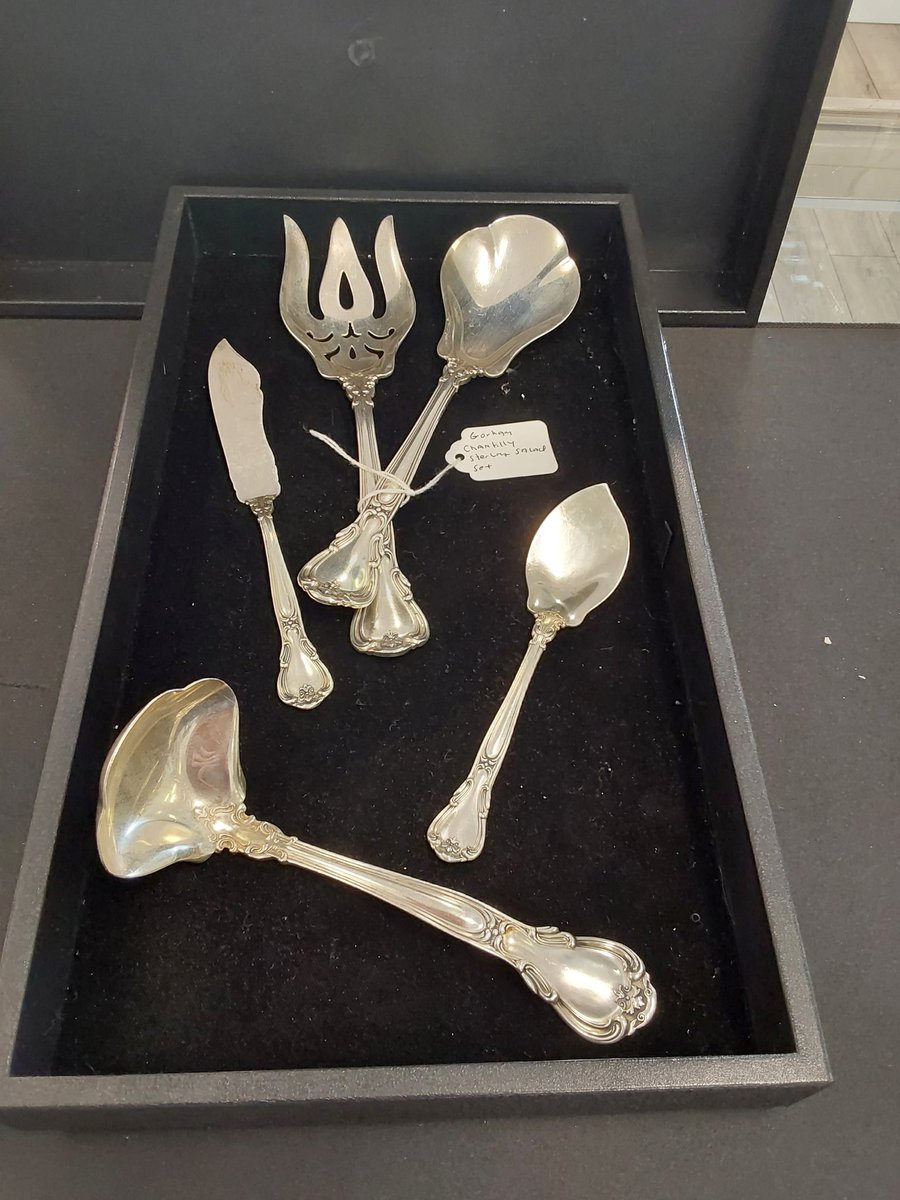 ArchangelcoinLV's tweet photo. Looking for #chantillygorham #sterlingsilverware? You can usually find it in #unclejoescollectibles in our store at 594 S Decatur in #LasVegas
#silverstacking #silvercollecting #sterlingsilver https://t.co/ukUyrEqaqx