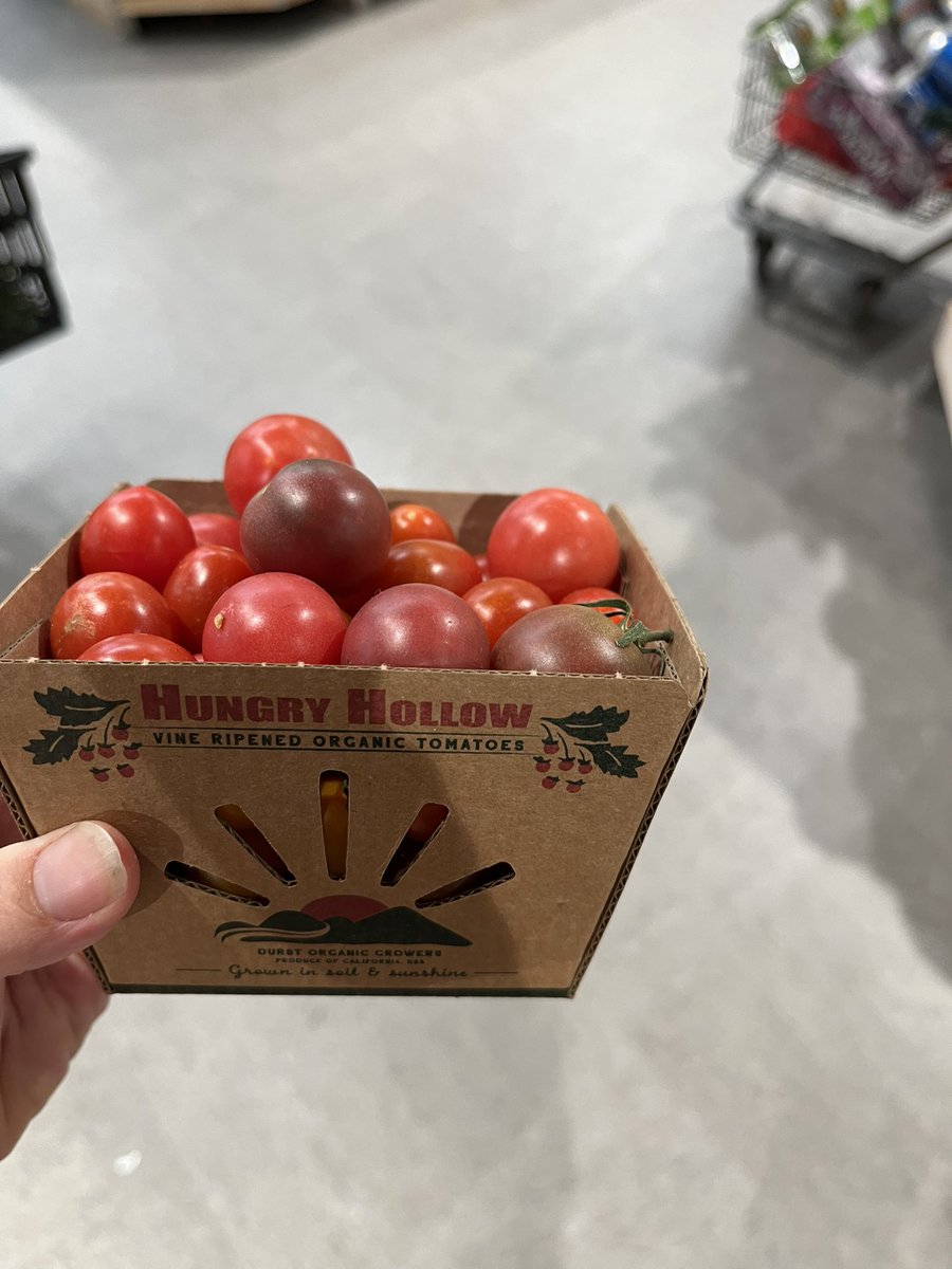 MeganJWolff's tweet photo. Tip of the hat to the Bozeman Food Coop @BozemanFoodCoop for their all-cardboard packaging! Your strawberry containers are the talk of the town! @BeyondPlastAct @PlasticsBeyond #PlasticFreeJuly https://t.co/YmW9HUp2PH