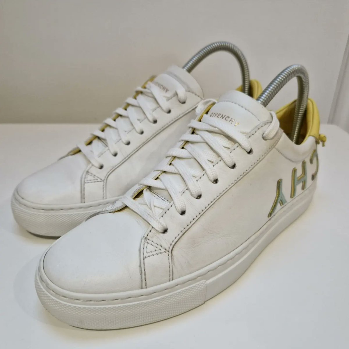 Givenchy GIV Urban Logo 

Amazing turn around here.  

Deep Clean up uppers,soles &amp; laces

Scuff damage painted out 

Get in touch to get booked in for next week 

Retweets Shares Shouts and all that appreciate