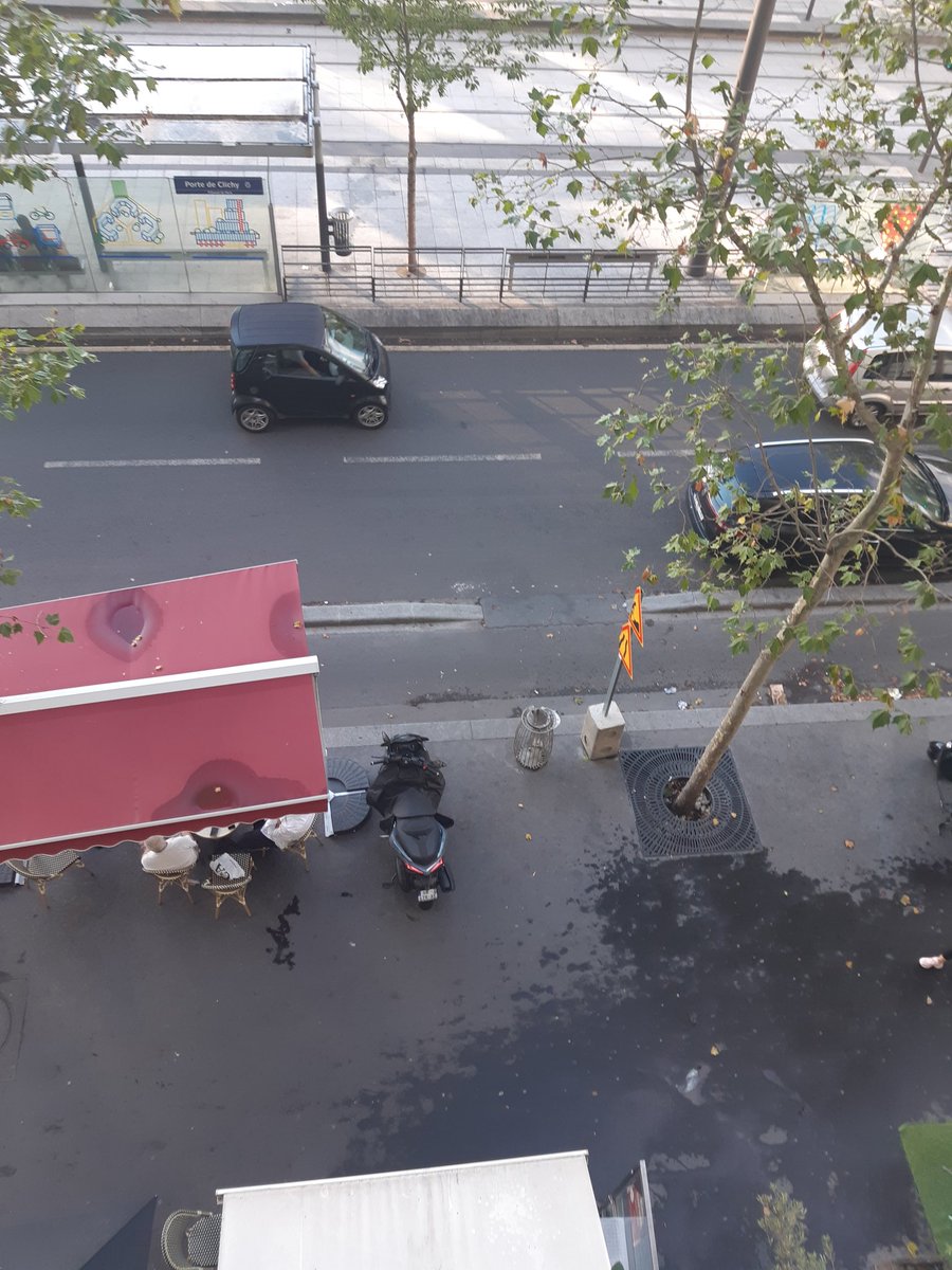 CoproBessieres's tweet photo. Le trottoir est un parking à moto, pas grave me direz-vous sauf quand les utilisateurs démarrent à 3h du matin https://t.co/AdXHLD9jEP