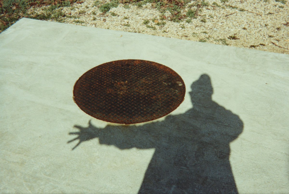 MorganLibrary's tweet photo. #RayJohnson first used a disposable camera for practical purposes. But in 1992, he told a curator, “I’m pursuing my career as a photographer...I’m having fun with my throwaway camera.” The Fuji Quicksnap gave Johnson a way to give graphic form to ideas as they occurred to him. https://t.co/RBa5Xg0Loe