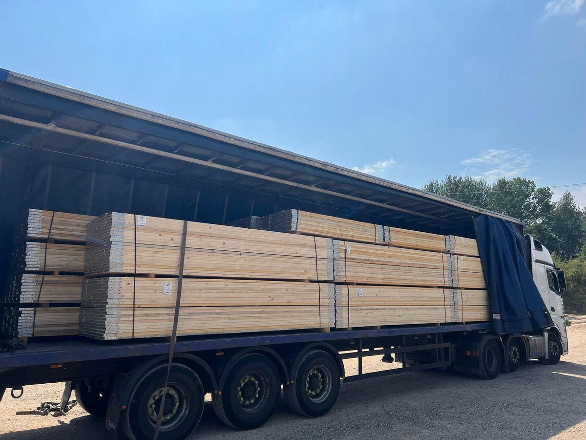 TubesScaffold's tweet photo. A nice LITTLE delivery of scaffold boards today, stocked and ready to go! Thank you @caspiangroupltd 
#Scaffolding #TeamTubes #ScaffoldBoards https://t.co/CuvvQYRnuH