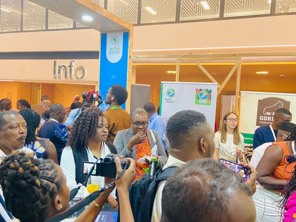 SOGPA2's tweet photo. African Biodiversity CSOs have which @SOGPA2  is member have launched their 10 years strategic plan.
They have also signed Memorubdum of understanding with the African Wildlife Foundation #APAC2020 #ACBA #Conservation #Climatechange. https://t.co/J2vrt7pXuV