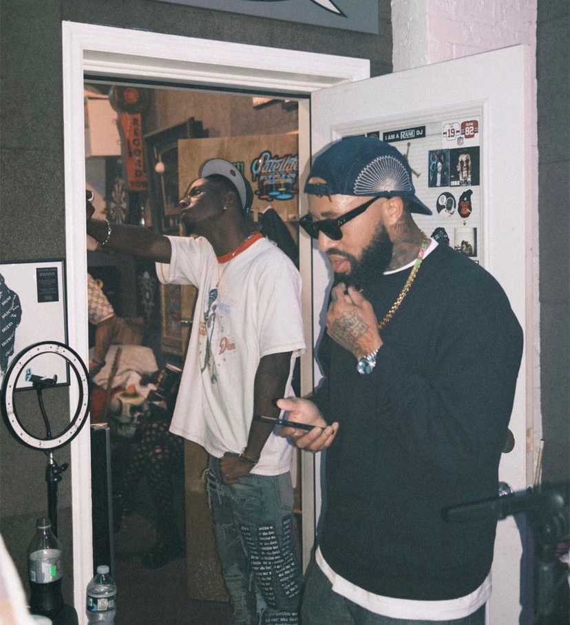 otautune's tweet photo. Joey Bada$$, Larry June &amp; Statik Selektah en studio à Brooklyn sous l'oeil du photographe Miggs. https://t.co/EzumI80RT1