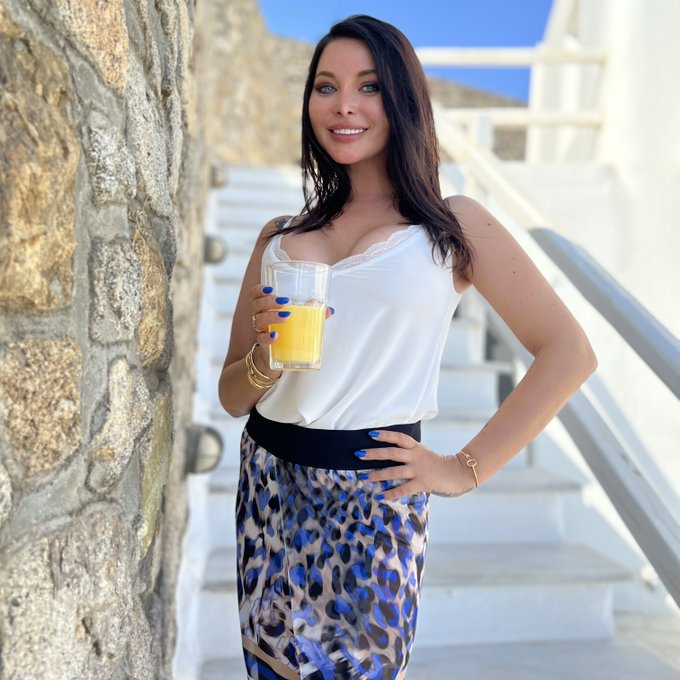 Vivement notre prochain voyage, donnez nous des id&eacute;es 😍 @Nephael @tiffanyleiddiX @annapolinaxxxx @CleaGaultier<a href="/tag/summer"class="tags"><span>#summer</span></a><a href="/tag/greece"class="tags"><span>#greece</span></a><a href="/tag/mykonos"class="tags"><span>#mykonos</span></a><a href="/tag/summervibes"class="tags"><span>#summervibes</span></a>