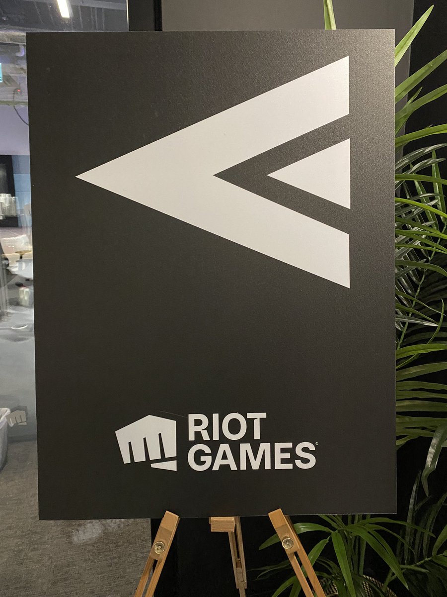 A big congrats to @riotgames who have officially opened their Remote Broadcast Centre today in Swords! The #ProjectStryker team have transformed a nightclub into a world class broadcasting hub + a very important disco ball! 🪩

#WhyIreland #RiotGames @IDAIRELAND