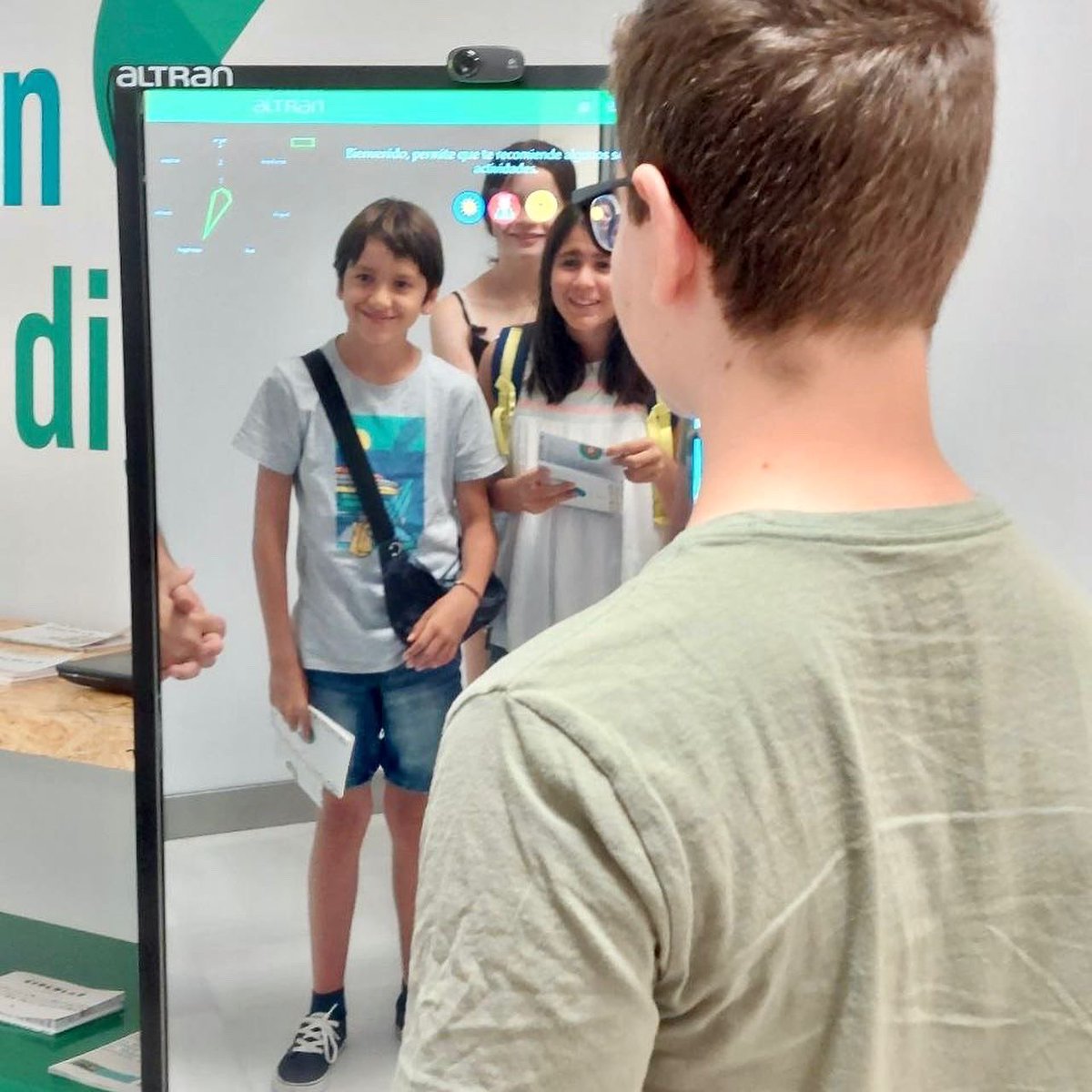 CircularFAB (@circularfab) on Twitter photo 🙌 Hoy han venido de visita a El Círculo los niños de <a href="/CoconetC/">COCONET Mentes creativas</a> para aprender las soluciones tecnológicas innovadoras aplicadas a la eficiencia energética mediante el sistema inmótico #Hydra y medición de la calidad del aire con #Urbo en tiempo real de <a href="/Telefonica/">Telefónica</a> 🤩 🙌 Hoy han venido de visita a El Círculo los niños de <a href="/CoconetC/">COCONET Mentes creativas</a> para aprender las soluciones tecnológicas innovadoras aplicadas a la eficiencia energética mediante el sistema inmótico #Hydra y medición de la calidad del aire con #Urbo en tiempo real de <a href="/Telefonica/">Telefónica</a> 🤩