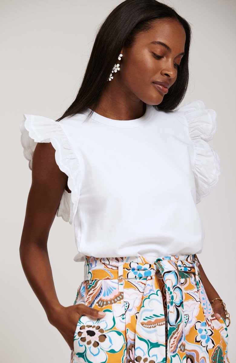 TrappandCompany's tweet photo. Picture perfect and summer-ready. Come in and see us today until 6! We’d love to help you find a new outfit for your weekend plans. Plus, get 25% -50% off now during our summer sales event! #shoplocalkc #shoplocal #kcmo #kansascity #smallbusiness #smallbusinesskc #trappandcompany https://t.co/o6M827a17S