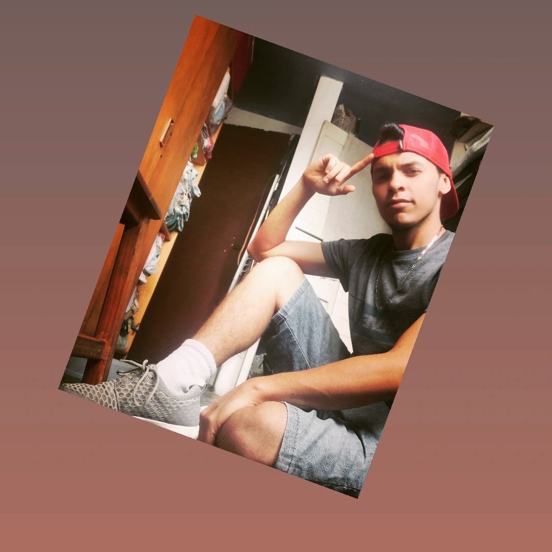 prowletflow_Tv's tweet photo. Vivíamos en un mundo lleno de desconfianza, que hasta tu propia familia se convierten en adversarios, y la casa se convierte en un campo de matanza!!! Atte. ProwletFlow ☣️ https://t.co/zXJ6bWfakc