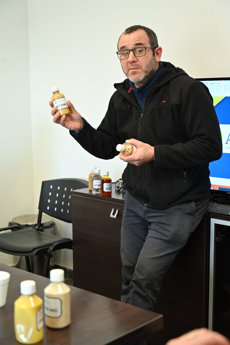 LioneCattalini's tweet photo. Hoy conocimos #ACABio, una empresa de 20 mil productores argentinos conformados en 65 cooperativas (de Santa Fe y Córdoba). Son los mayores productores de bioetanol del país 🇦🇷 🙌 https://t.co/31S0G1YvPf